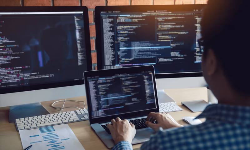 数据科学选型:R与Python如何赋能梁河县网站建设?
